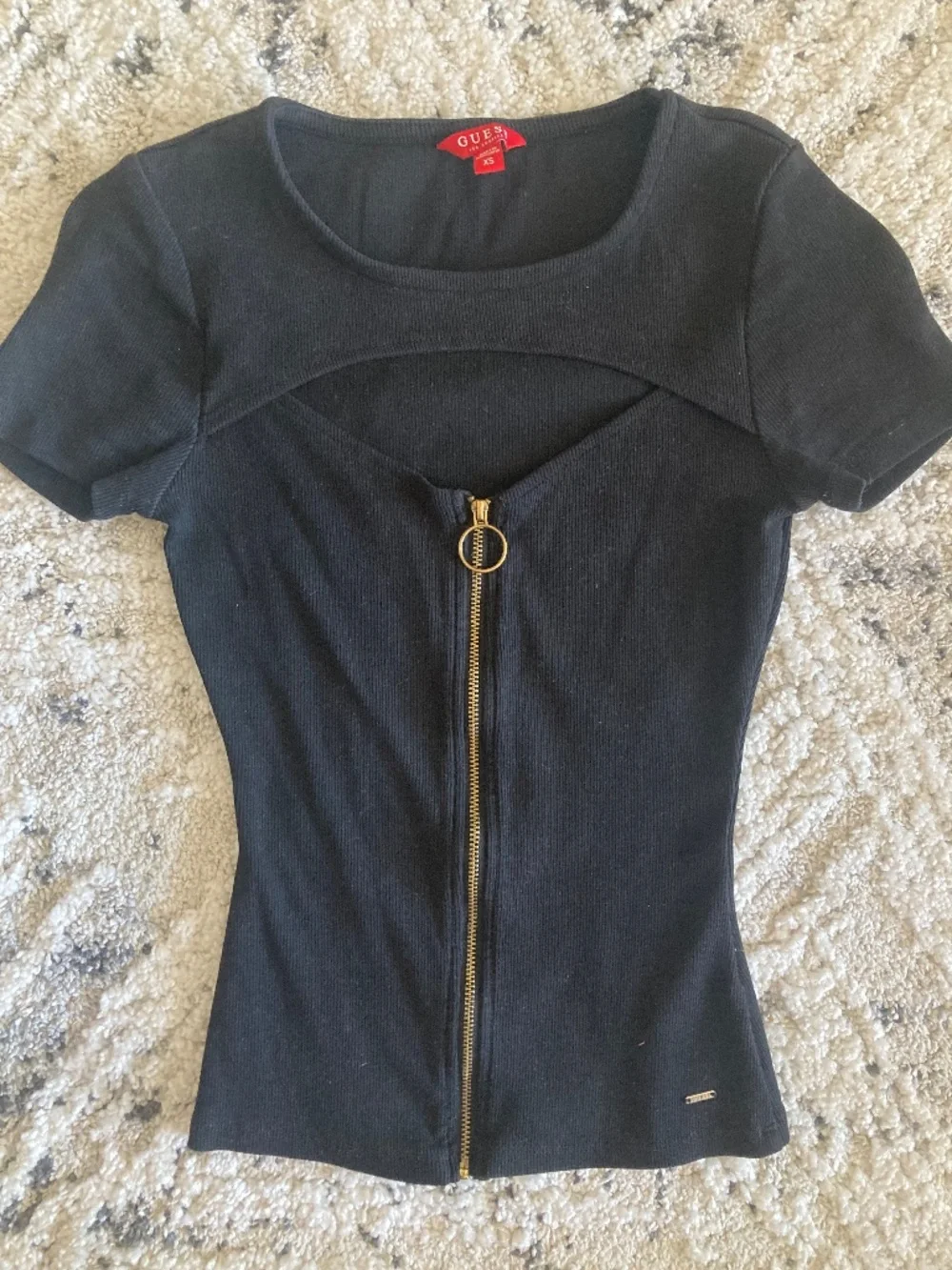 Guess black cutout front zipper short sleeve sexy top xs - Picture 1 of 3